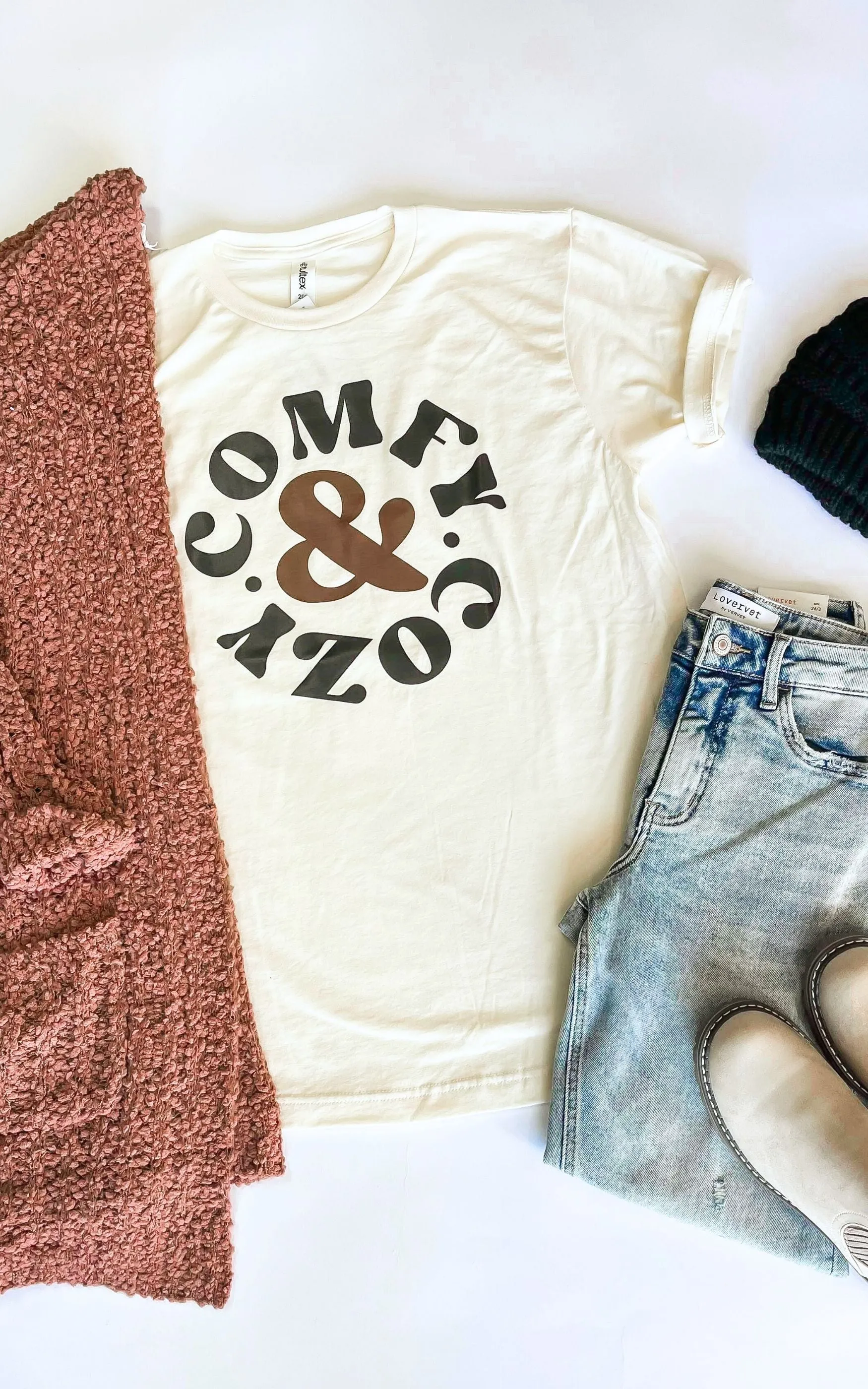 Comfy & Cozy Graphic T-shirt